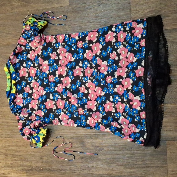 Topshop Floral Mini Dress with Black Lace Trim. - Picture 6 of 7